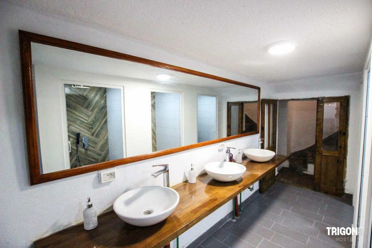 Trigona Hostel Gjirokastër Exteriör bild